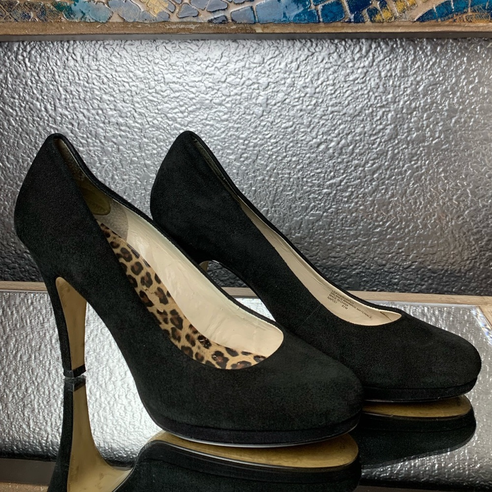 Black suede a Franco Sarto pumps!